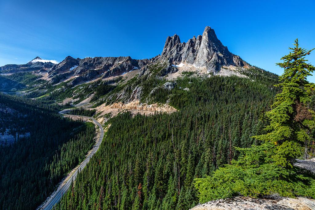 Washington Pass and the North Cascades Highway / Rebecca Latson