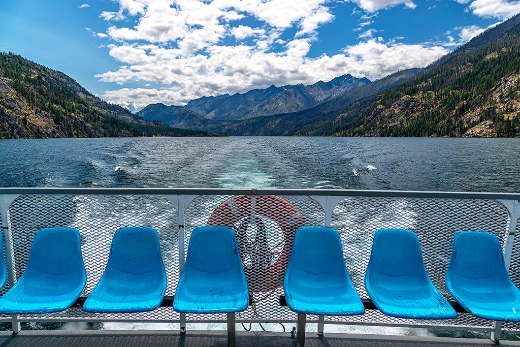 Back of the boat scenery, Lake Chelan National Recreation Area, North Cascades Complex / Rebecca Latson