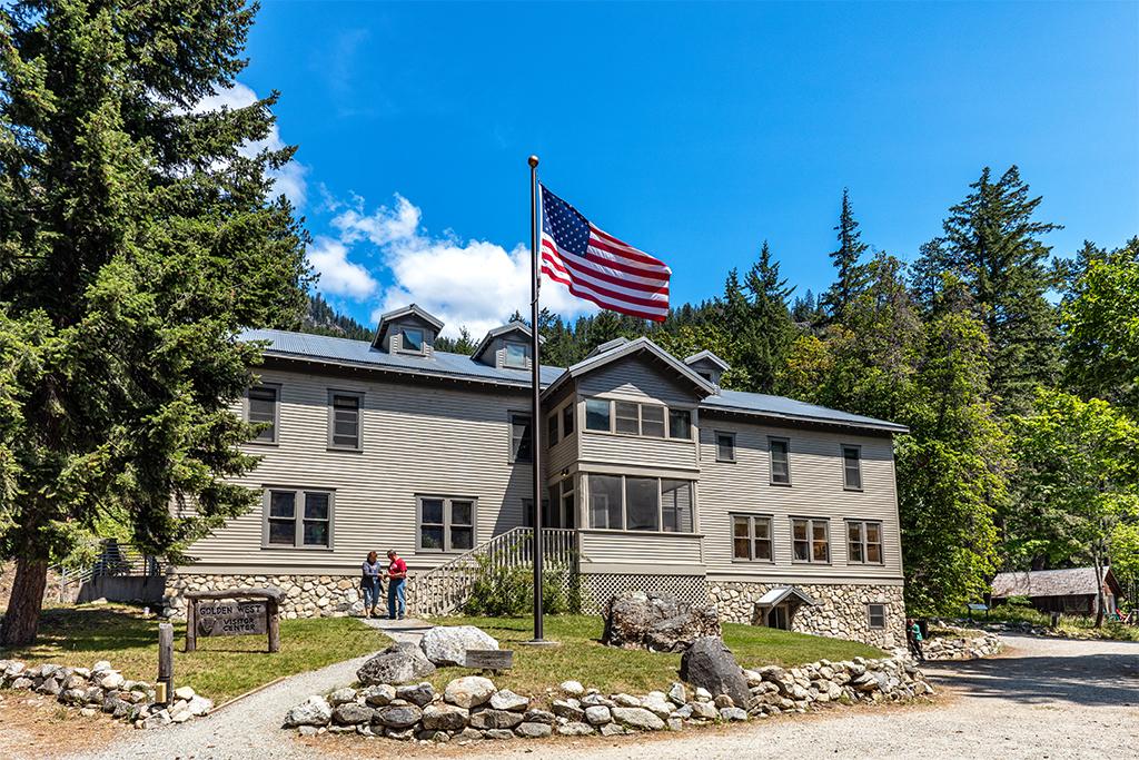 The Golden West Visitor Center, Lake Chelan National Recreation Area, North Cascades Complex / Rebecca Latson
