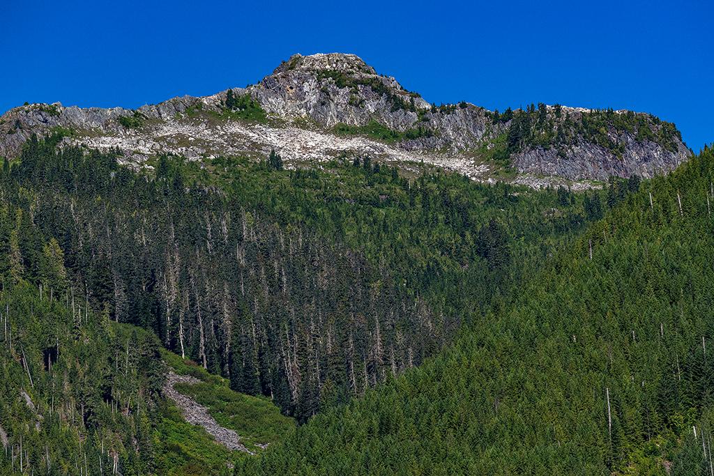 A telephoto landscape, North Cascades National Park, North Cascades Complex / Rebecca Latson