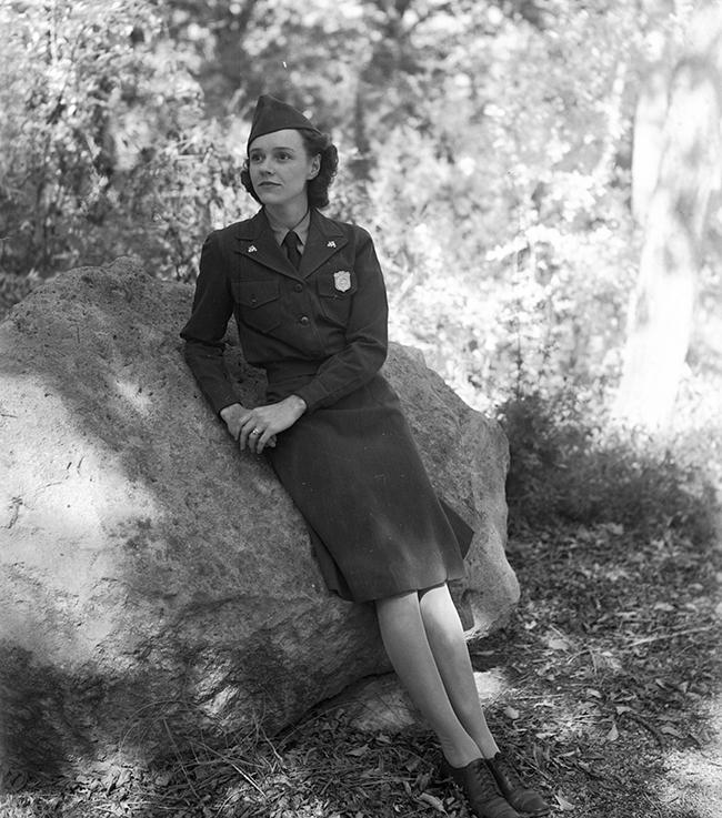 The National Park Service uniform for the ladies / NPS