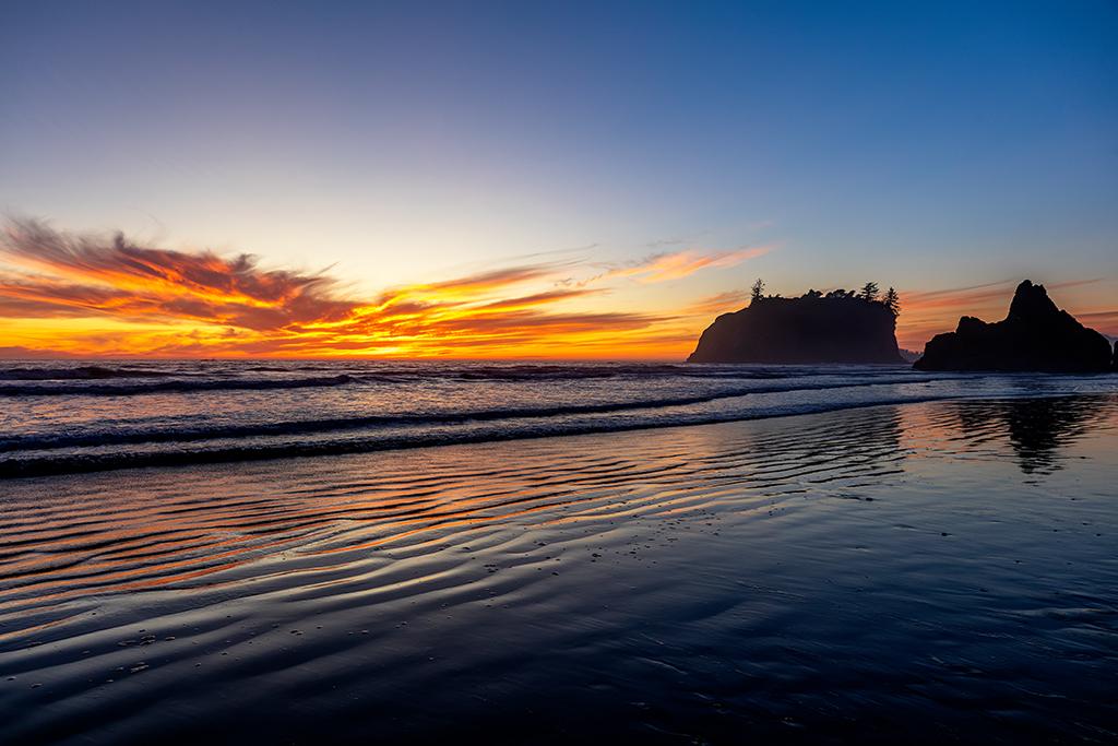 A wide-angle sunset at Ruby Beach, Olympic National Park / Rebecca Latson