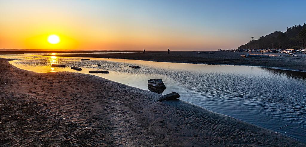A Kalaloch Beach sunset, Olympic National Park / Rebecca Latson