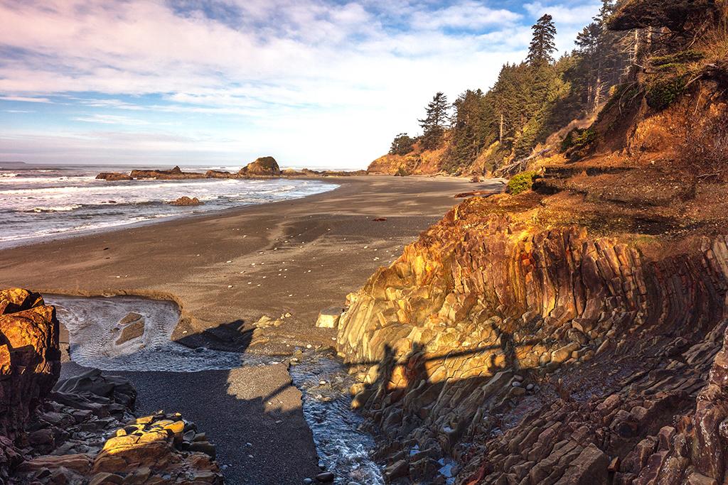 Tilted beds and Beach 4 scenery, Olympic National Park / Rebecca Latson