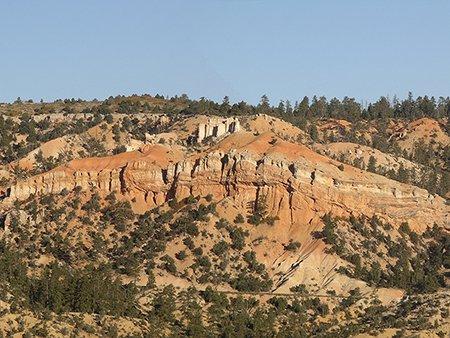 Named after a hotel in the park, the Ruby’s Inn Thrust Fault Zone in Bryce Canyon contains a stratigraphic record of uplift and tilting in the park. Credit: Robert Biek