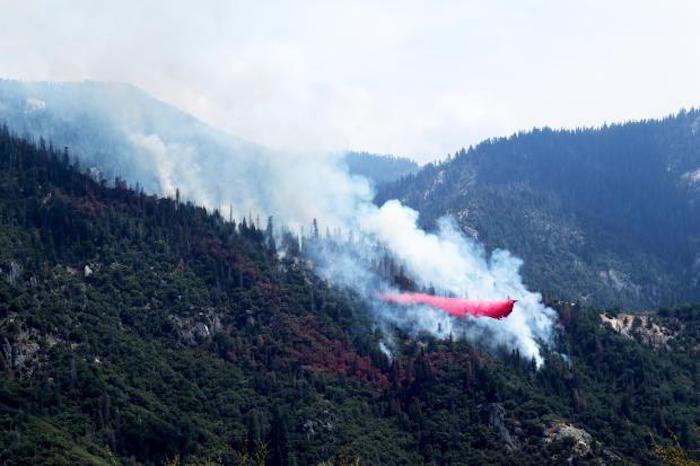 Retardant drops on Horse Creek Fire in Sequoia National Park/NPS