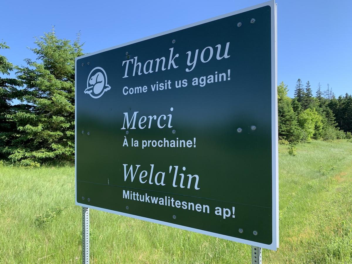 A trilingual sign thanks people in English, French and Mi'kmaq for visiting Skmaqn.