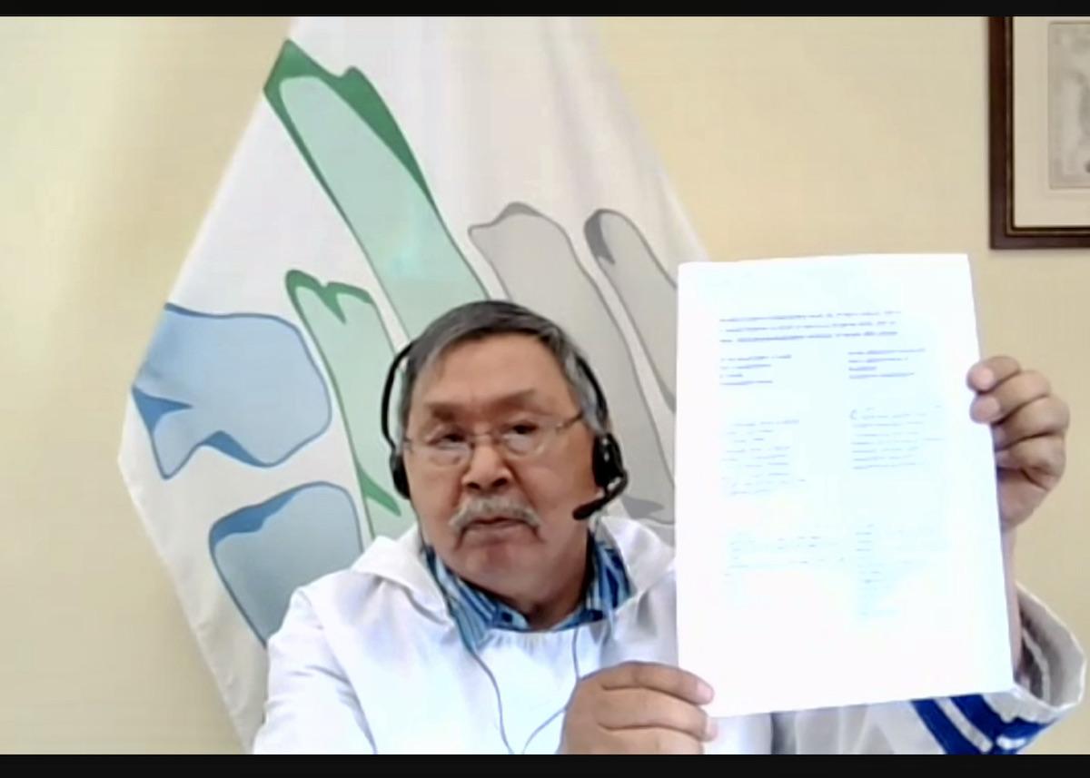 Nunatsiavut President Johannes Lampe does a virtual signing of a Memorandum of Understanding.