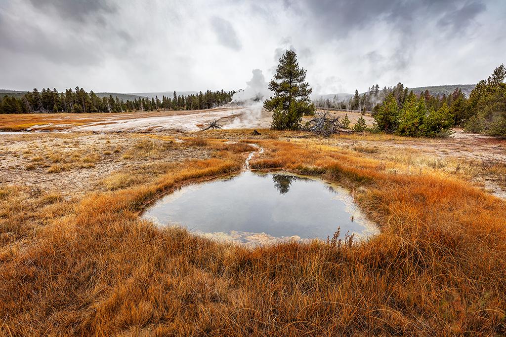 Liberty Pool - no polarizer, Yellowstone National Park / Rebecca Latson