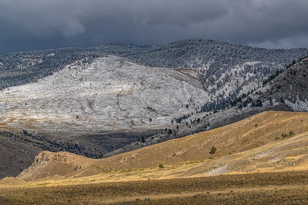 A telephoto landscape of Yellowstone landscape, Yellowstone National Park / Rebecca Latson