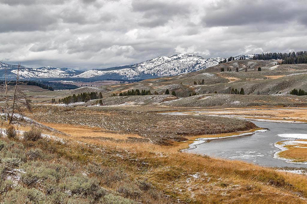 Hayden Valley scenery on a moody autumn day, Yellowstone National Park / Rebecca Latson