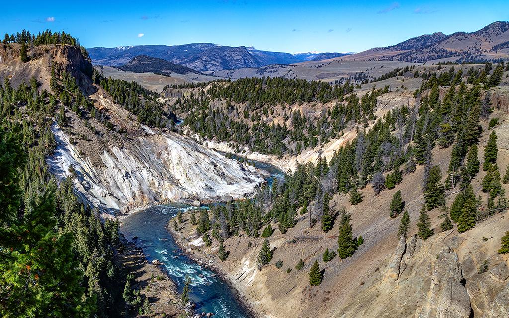 Calcite Springs and the Yellowstone River, Yellowstone National Park / Rebecca Latson