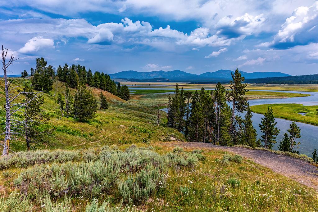 Yellowstone country, Yellowstone National Park / Rebecca Latson