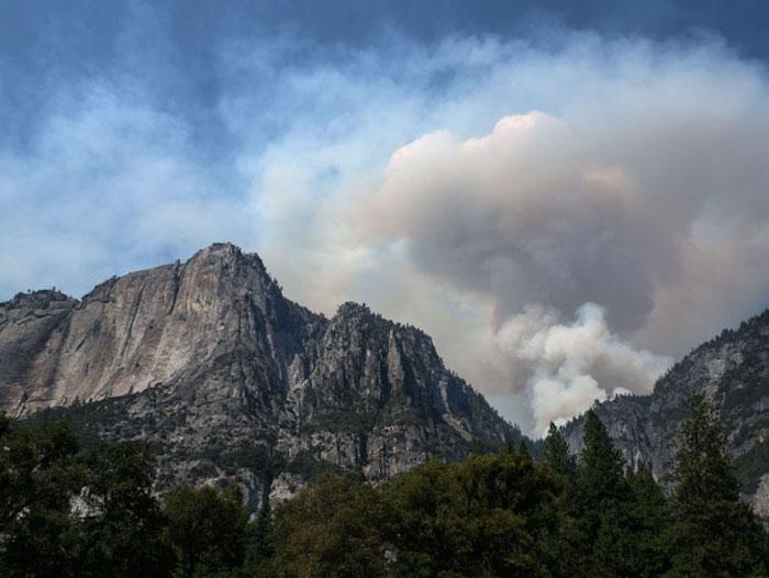 Billowing plumes of smoke from the Tenaya Fire at Yosemite National Park/NPS Billowing plumes of smoke from the Tenaya Fire at Yosemite National Park/NPS