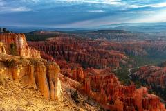 A morning view along the Rim Trail between Inspiration Point and Bryce Point in Bryce Canyon National Park